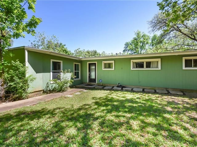5009 Strass Dr