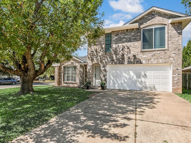 501 Battlecreek LN