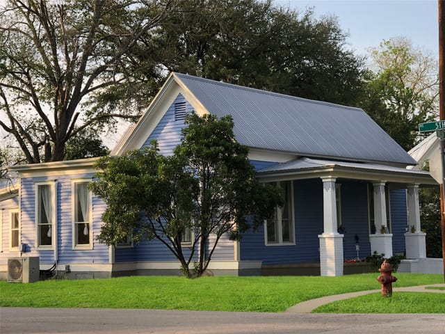 501 Burleson St