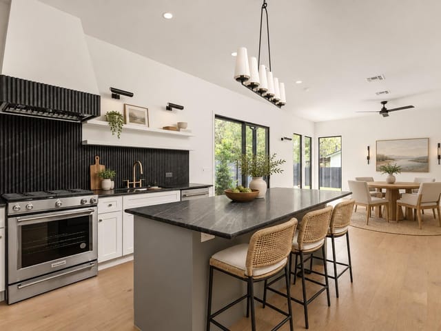View 501 E 50th ST 501 E 50th ST, photo 1 of 6, Austin, TX
