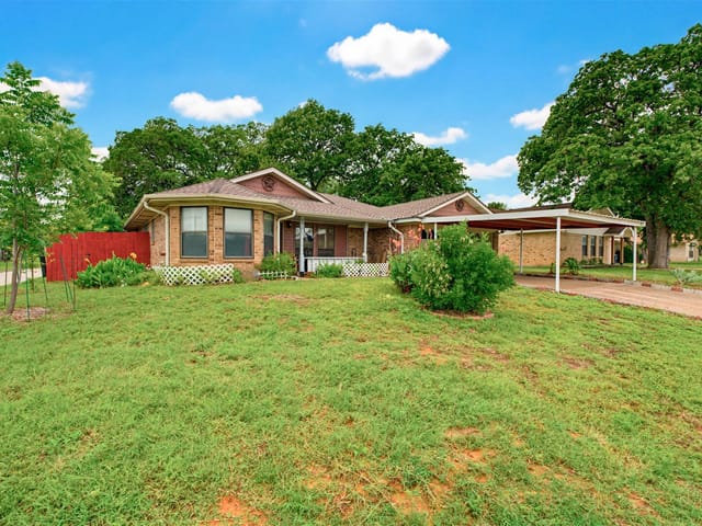 501 Meadow DR