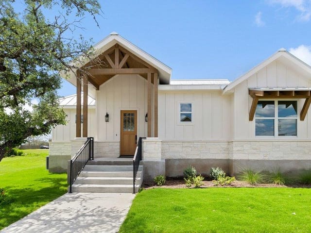 501 Ranchview DR