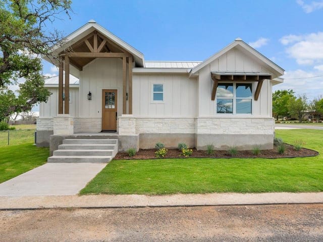 501 Ranchview Dr