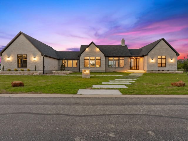 501 Rawhide Ln