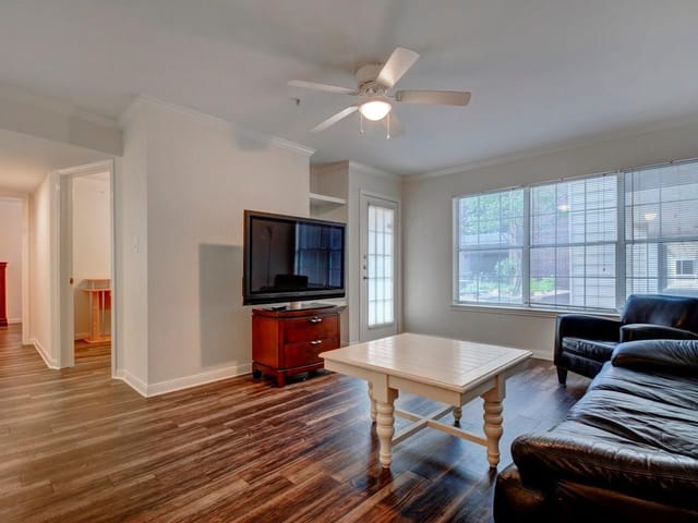 501 W 26th St Unit #102
