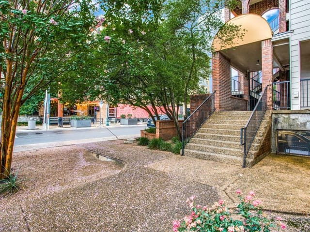 501 W 26th ST Unit #105