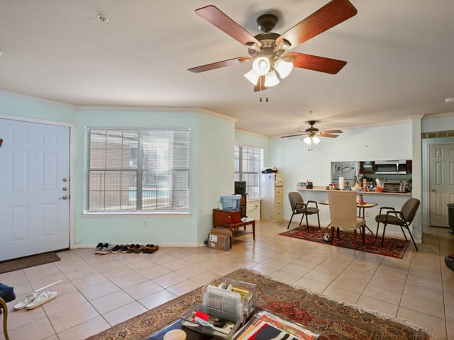 501 W 26th St Unit #106