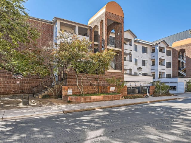 501 W 26th St Unit #112