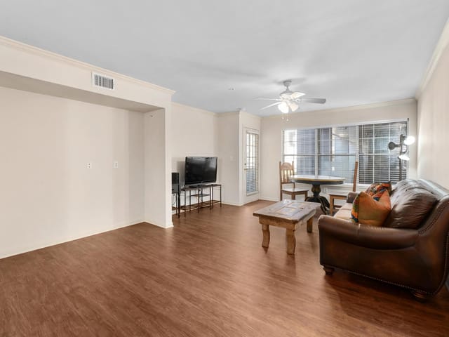 501 W 26th St Unit #113