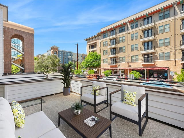 501 W 26th St Unit #124