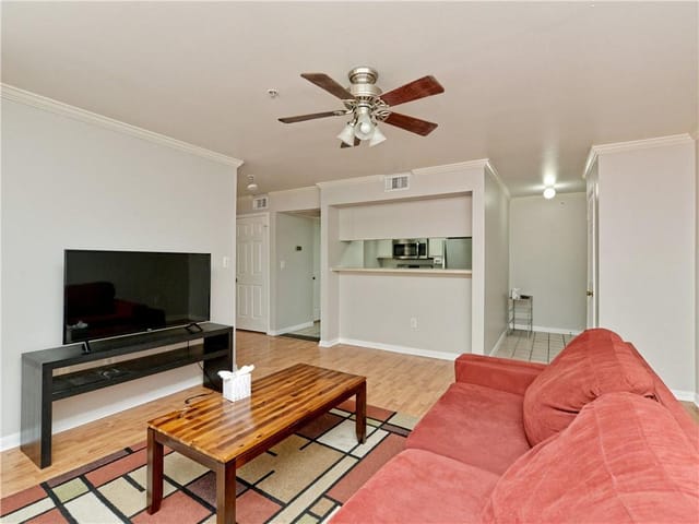 501 W 26th St Unit #201