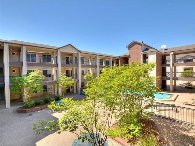501 W 26th St Unit #209