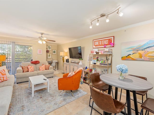 501 W 26th St Unit #210