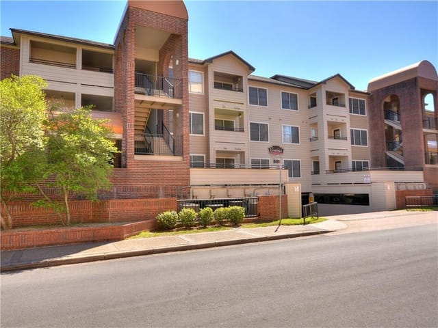 501 W 26th St Unit #211