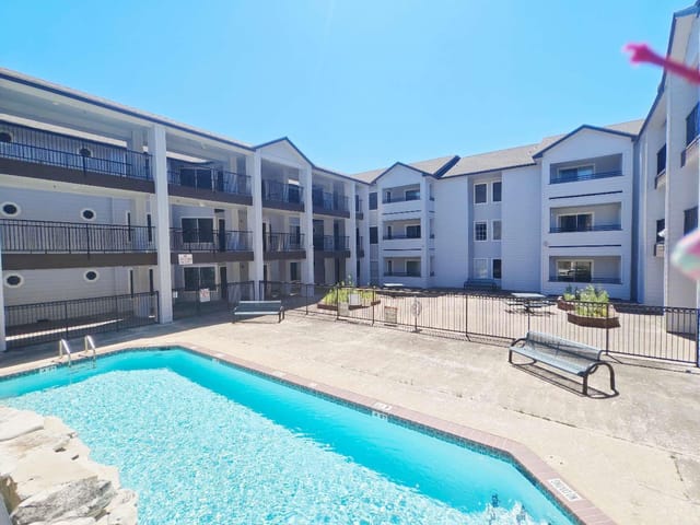 501 W 26th St Unit #220