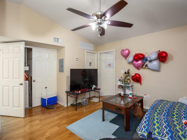 501 W 26th St Unit #304