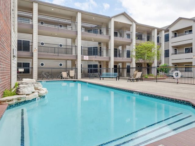 501 W 26th St Unit #320