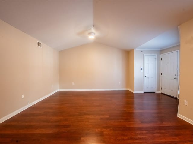 501 W 26th St Unit #323