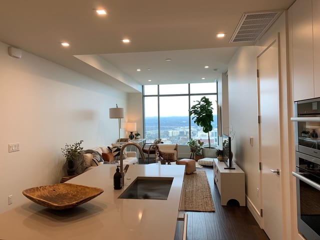 501 West Ave Unit #1402