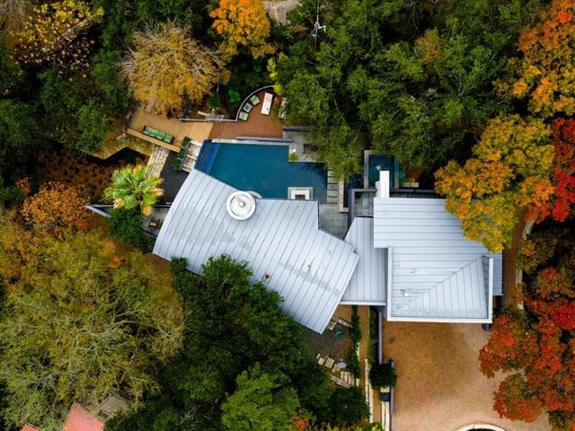 501 Westlake DR