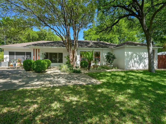 5011 Rollingwood Dr