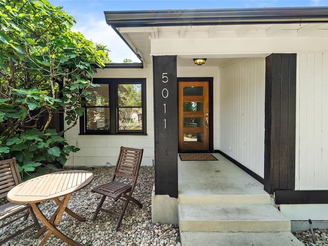 5011 W Frances Pl
