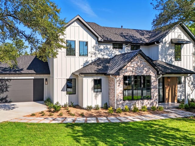 5012 Highland CT