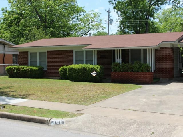 5016 W Frances Pl