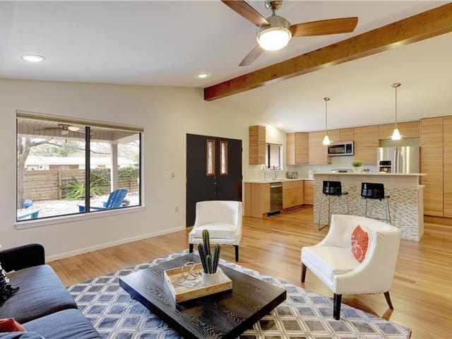 5017 Highland Ct