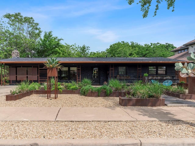 5017 Westfield Dr