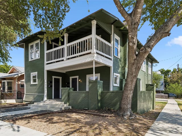 502 E Laurel