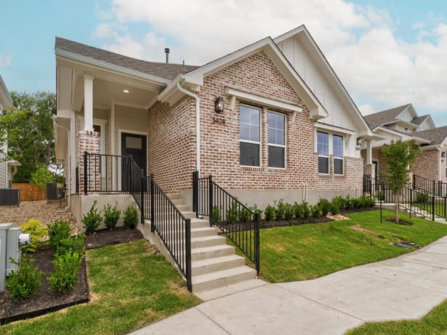 502  Orleanian Dr  #B
