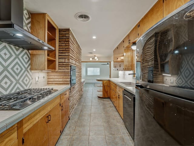 502 Sunrise CIR
