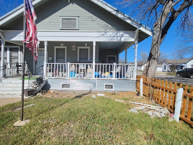 502 W 4th St