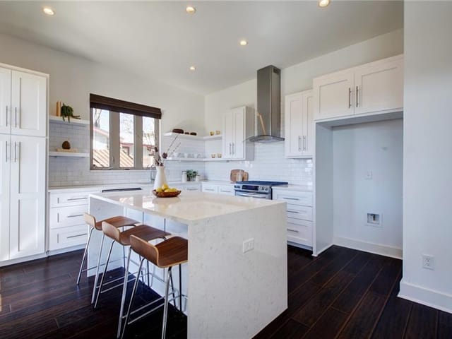 502 W 51st St Unit #C