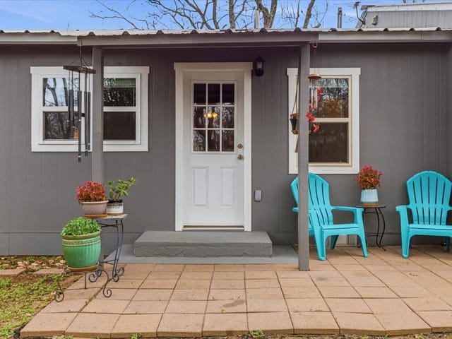 503 E Bluebonnet Ln