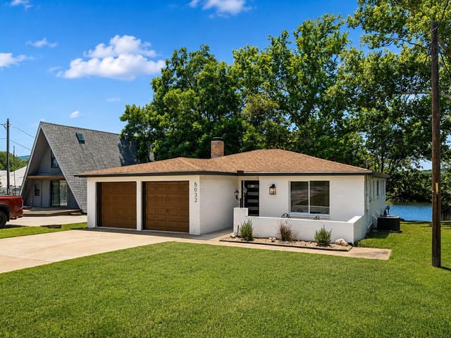 5032 River Oaks DR