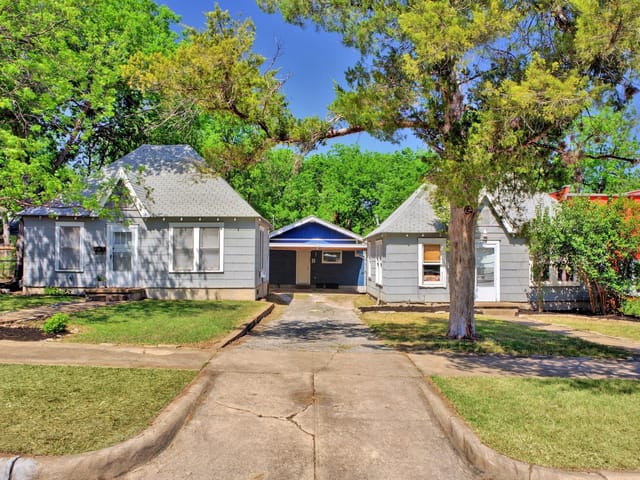 504 E 38th 1/2 ST