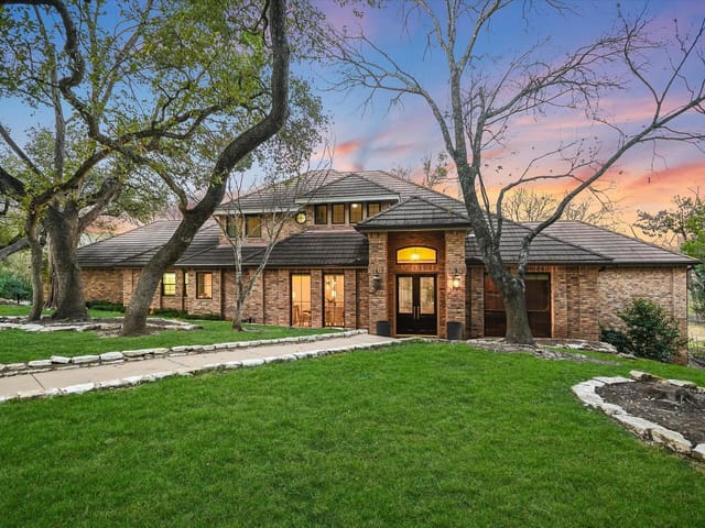 504 KONSTANTY CIR