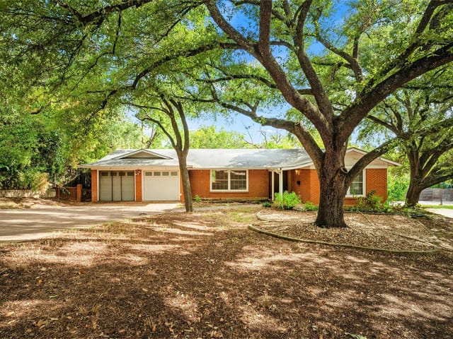 504 Lone Oak Dr