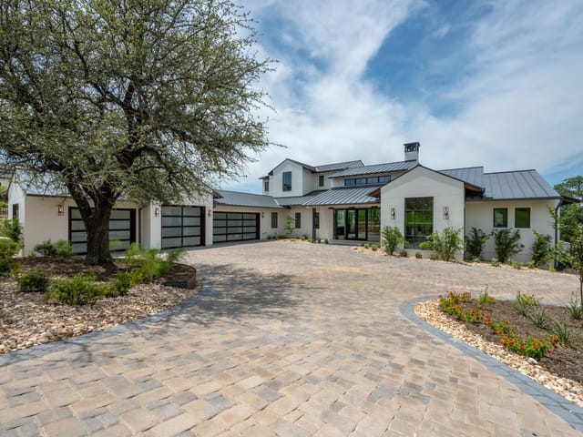 504 Primo Fiore TER - front exterior - Luxury home in Lakeway Hlnds Ph 1 Sec 5, Austin, TX
