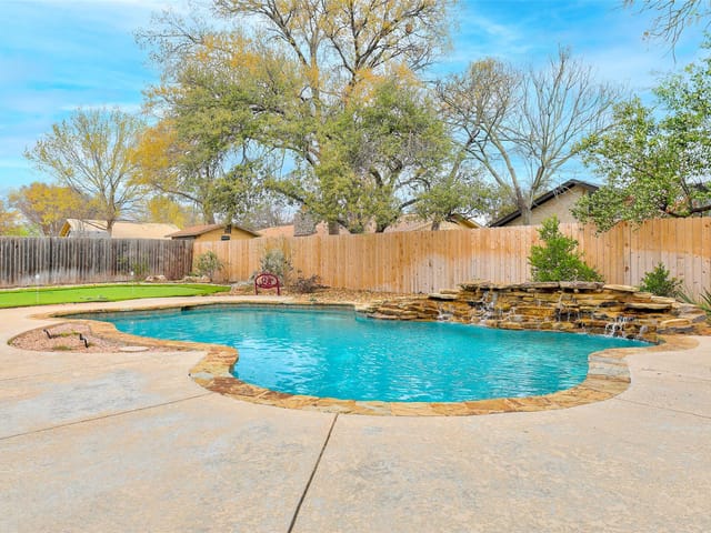 504 Ridgecrest Rd