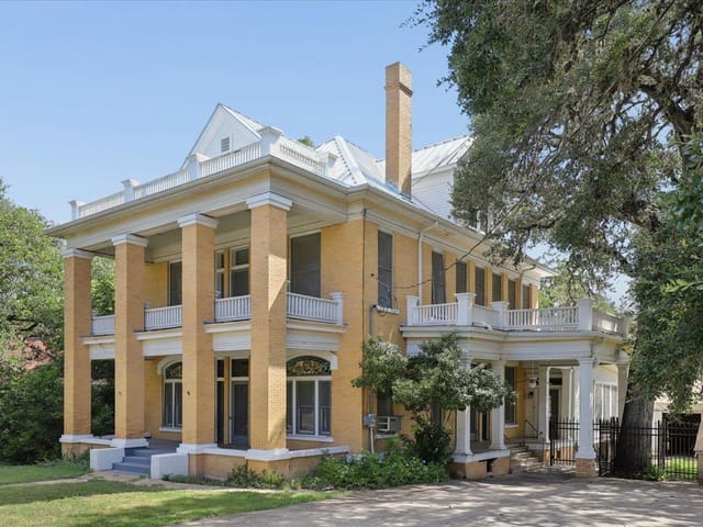 504 S Main ST