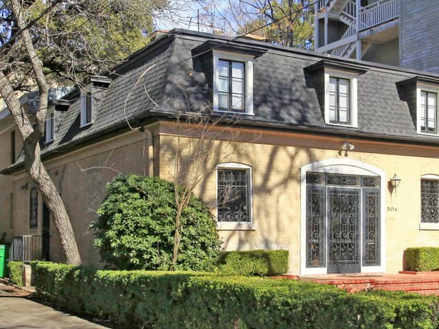 504 W 7th St