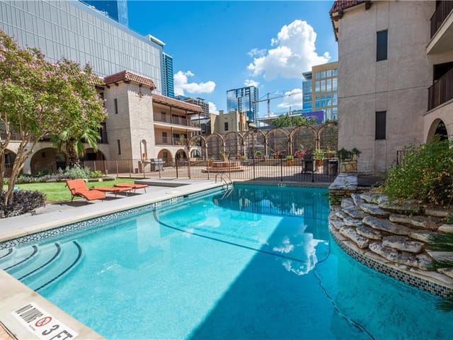 505 W 7th St Unit #106