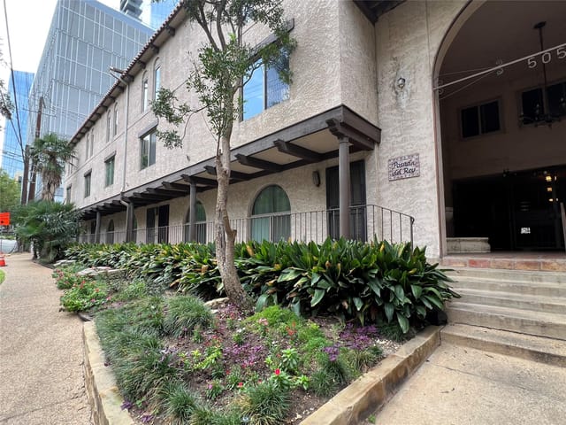 505 W 7th ST Unit #114