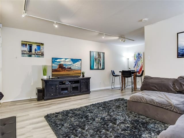 505 W 7th St Unit #214