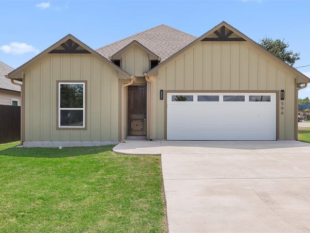 506 N Waco ST