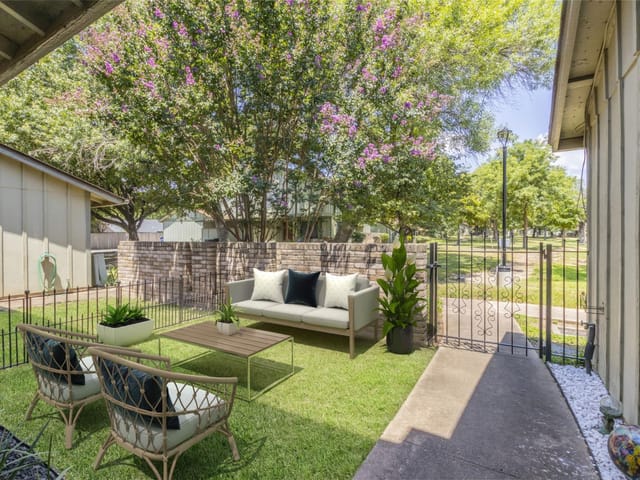 5069 Fort Clark Dr