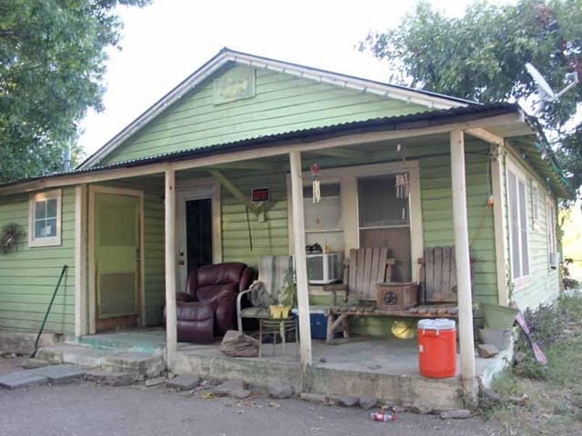 507 Neches ST